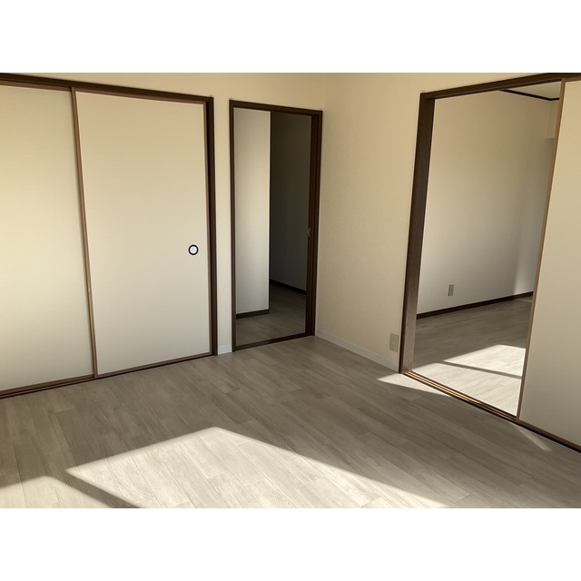 グランデュール瀬戸岡201号室 内観