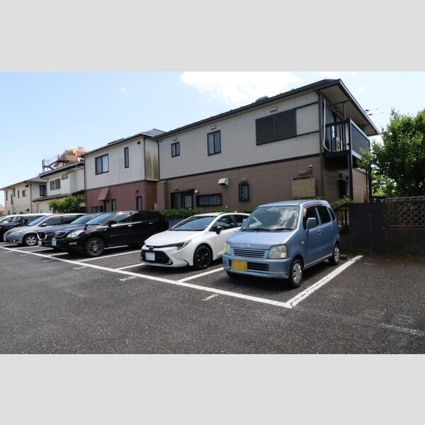 ジーフロント 駐車場