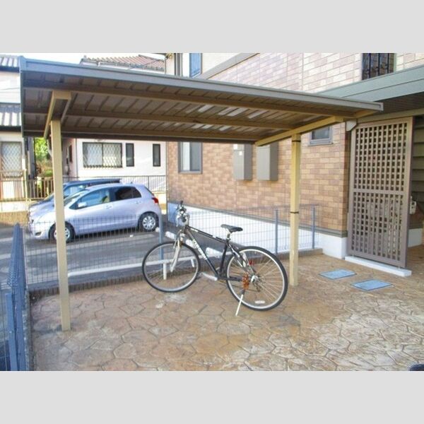 ヴィラ・ボヌール201号室 駐輪場