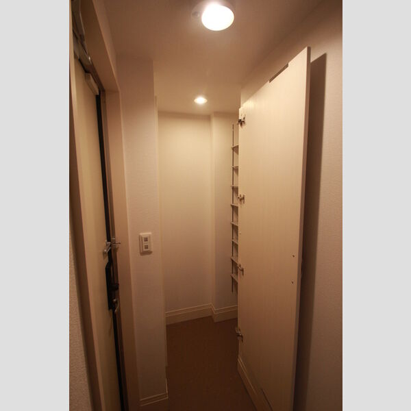 ディーウエストイズム 玄関