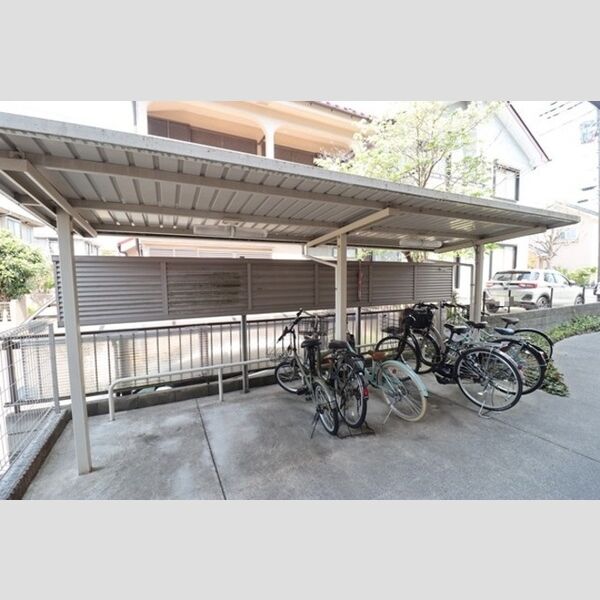 サンセゾン　ナツキ 駐輪場