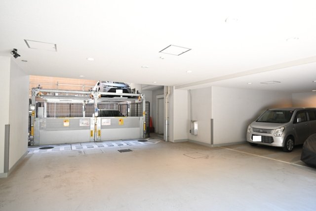 プラウド横浜反町公園 駐車場