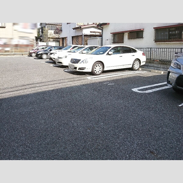 ヴィルヌーブ　Ⅲ 駐車場