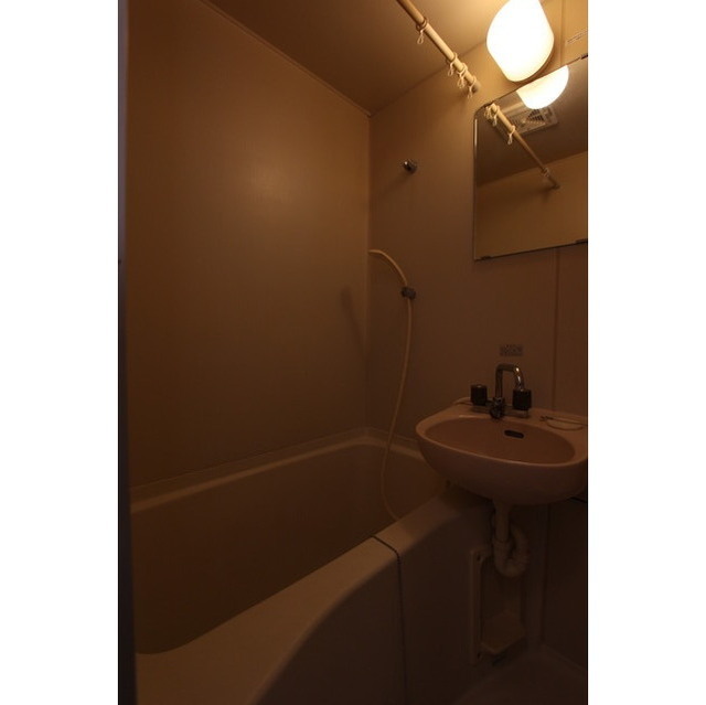 ティアラ湘南辻堂102号室 お風呂