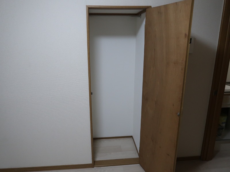 ファミール仲村B2階 収納