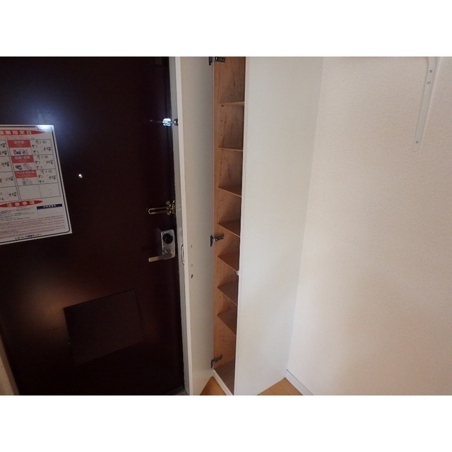 レオパレスアムール201号室 内観