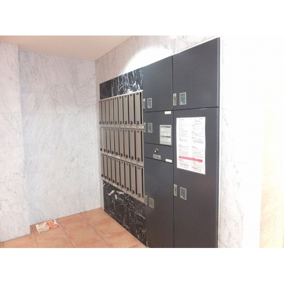 ユニロイヤル九段南 宅配ボックス