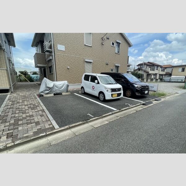 レーブメルベーユ弐番館 駐車場