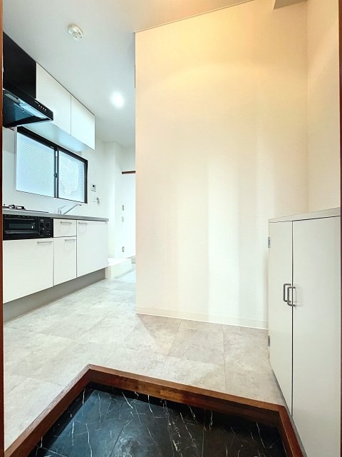 パークレイン三田 玄関