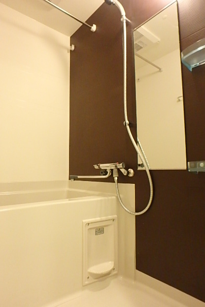 ガーラ・ステーション横浜反町7階 ゆったり過ごせるお風呂です