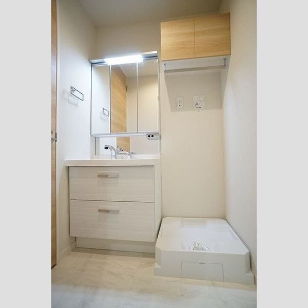 アーカスKⅦ202号室 ☆三面鏡のシャンプードレッサー☆