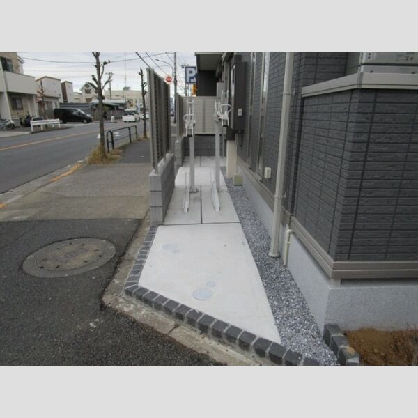 アナシエ鹿浜 歩道側