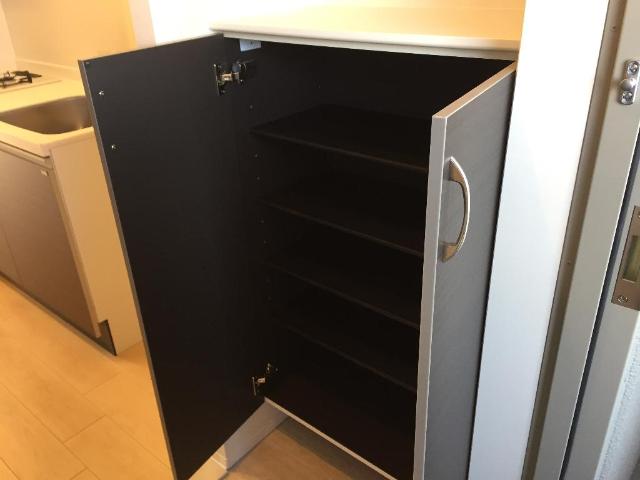 ワイズ　ヴィレッタ103号室 下駄箱（イメージ）