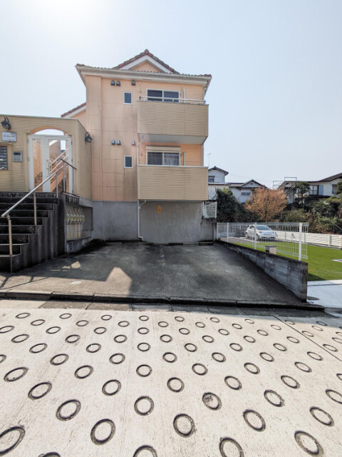 ラ・カーサミア2階 駐車場