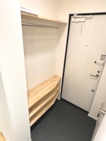 trias220402号室 玄関