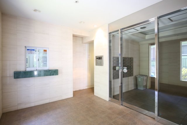 プレール・ドゥーク上高井戸4階 エントランス