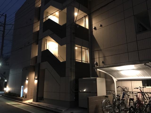 ｏｘａｌｉｓ　ｖｉｌｌａｇｅ 外観写真（夜）