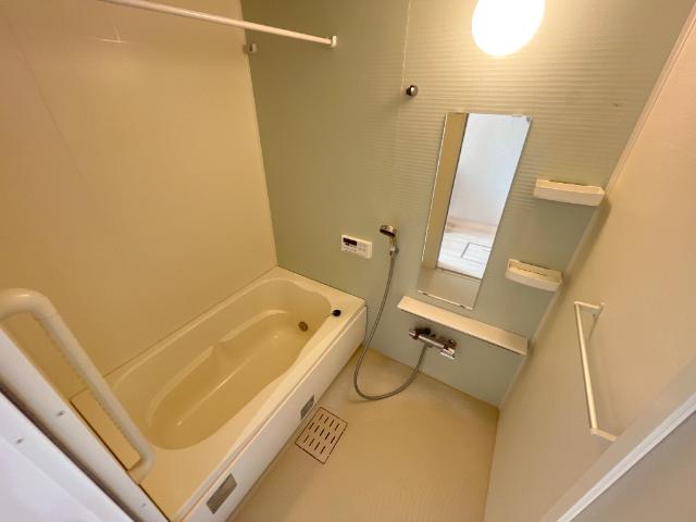 サルベージュ102号室 バス