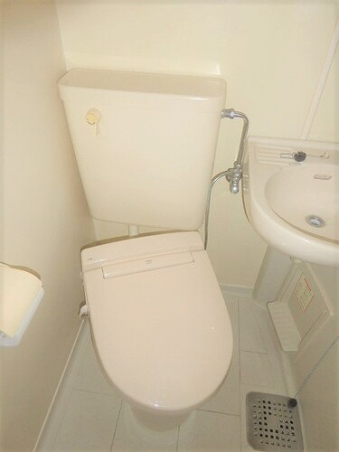 ライオンズマンション川崎貝塚第２ トイレ　※前回募集時2022年1月撮影