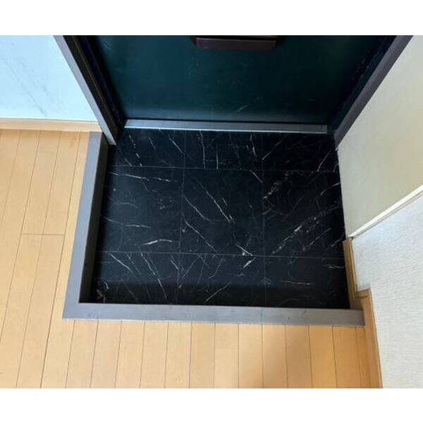 ロイヤル三原台 玄関