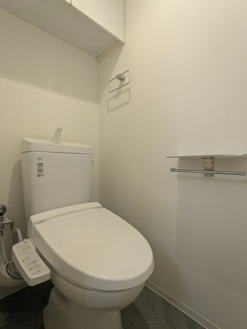 エルファーロ三軒茶屋Ⅱ0103号室 トイレ