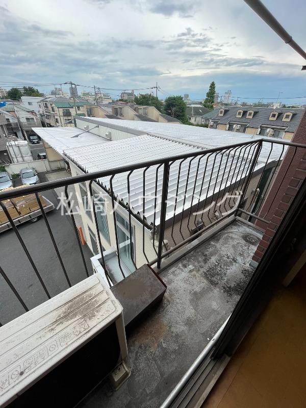 タキガサキビル バルコニー