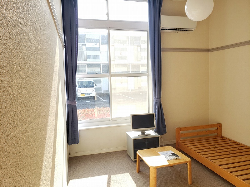 レオパレスプラティＡ リビング