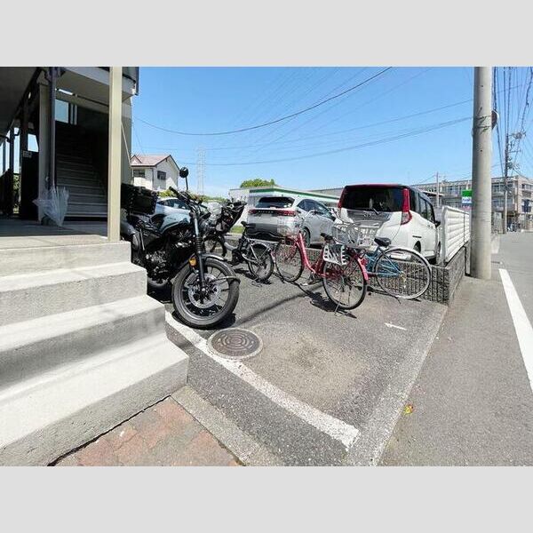 メルベーユ大倉山 駐輪場