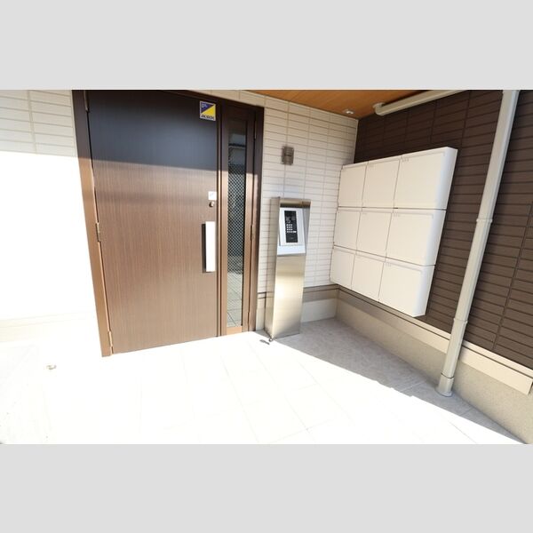 メゾン鶴丸103号室 エントランス