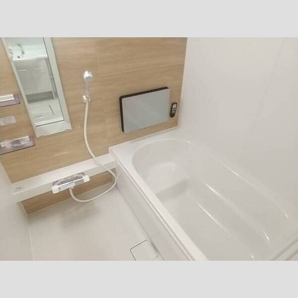 グリシーヌ203号室 TV付き浴室