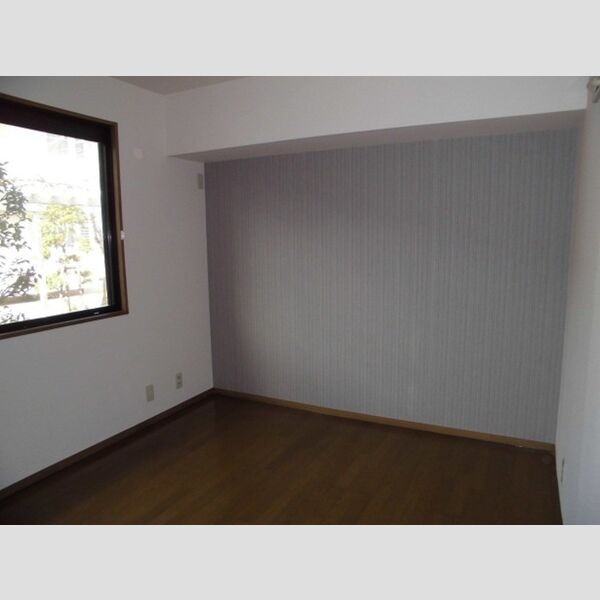 ロイヤルガーデンM　A/B 北側洋室