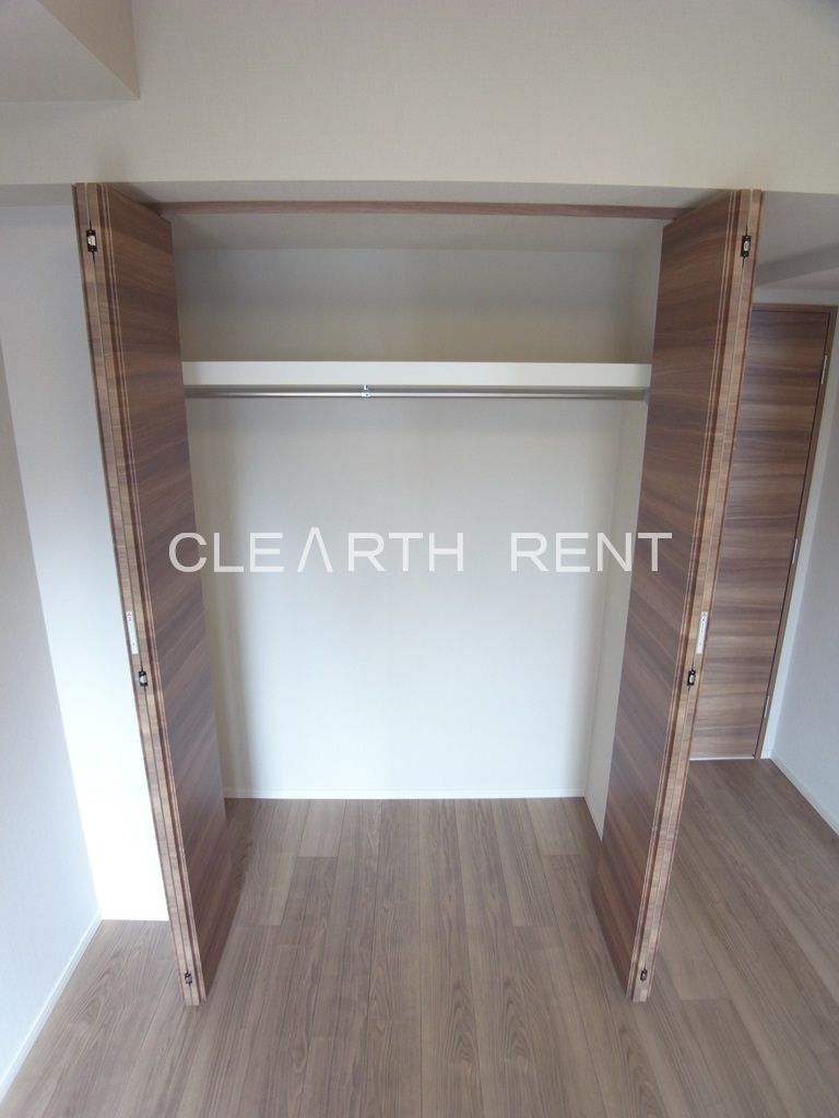 コンシェリア目白 ＴＨＥ ＧＲＡＮＤ ＲＥＳＩＤＥＮＣＥ 整理しやすいハンガーパイプ付きクローゼット