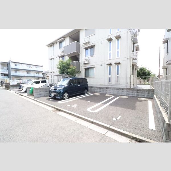 リヴェール 駐車場