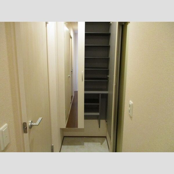 ヌーボイナリ金沢207号室 シューズBOX