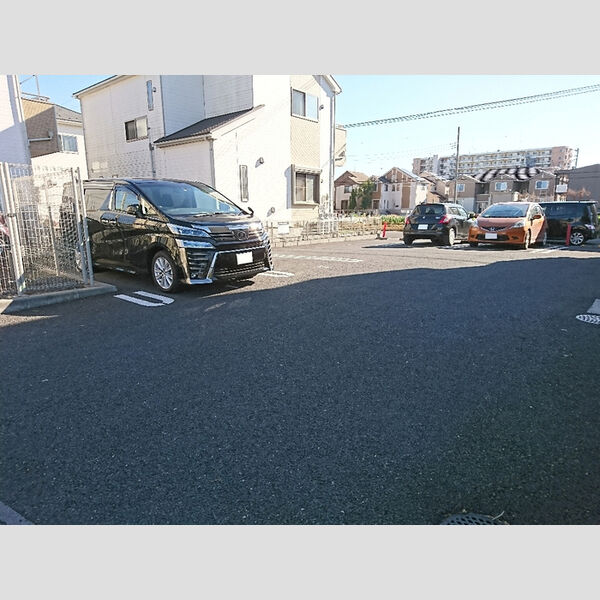 メゾン・ジャンティーユ 駐車場