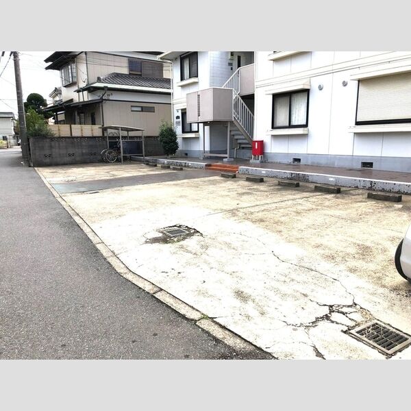 ハイツカメリヤ 駐車場