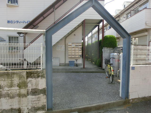 第6シティハイム2階 エントランス