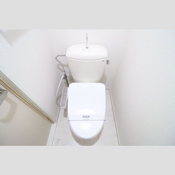 メゾンアルファ201号室 温水洗浄暖房便座