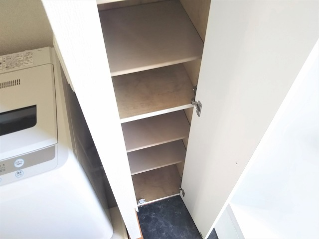 レオパレスラ　プランタン 玄関