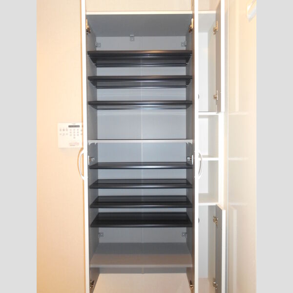 フレア仲町202号室 玄関