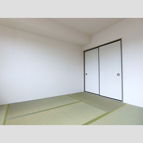 メゾンドール　壱番館 しっとりと落ち着いた雰囲気の和室