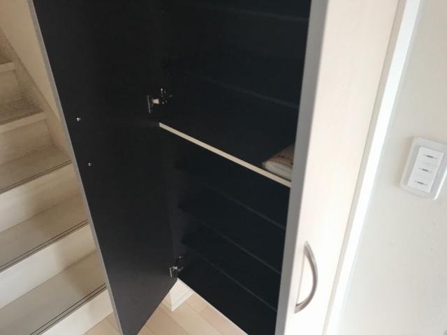 ＣＯＲＮＩＯＬＯ （コルニオーロ） 下駄箱