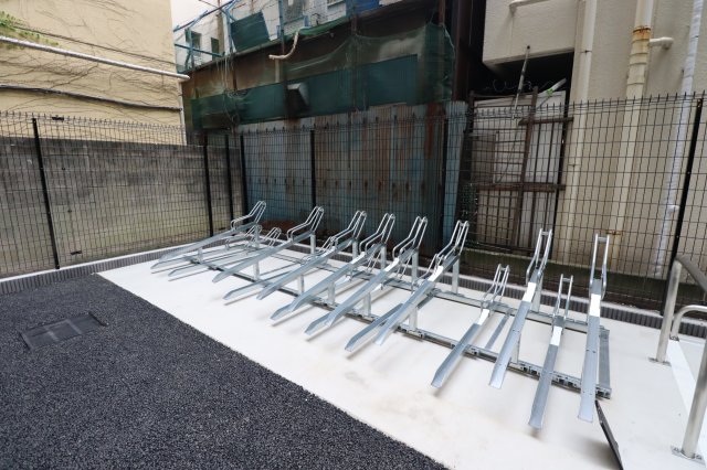 ジェノヴィア横浜石川町0402号室 駐輪場