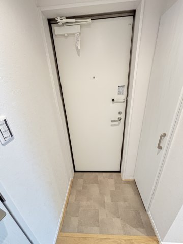 ウィンメゾン薬園台0203号室 玄関