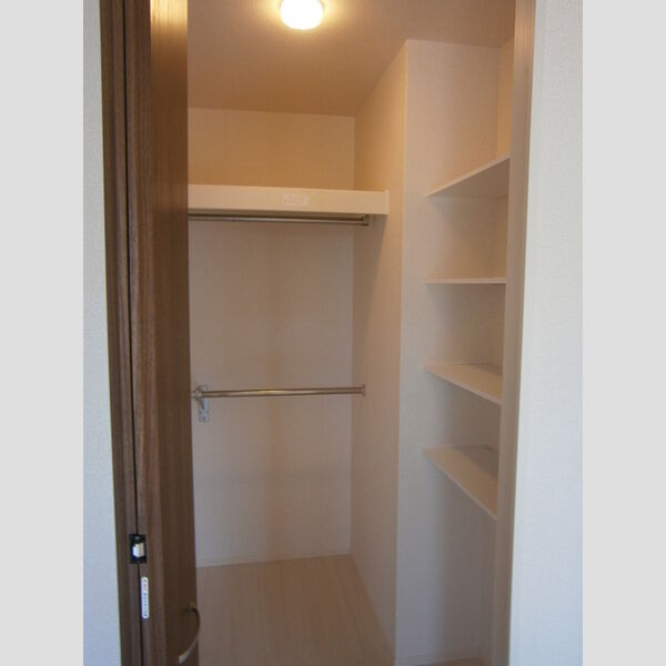 Residence yuna 洋室収納