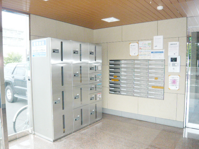 Ｄｅｍｅｕｒｅ　ＭＴＲ0103号室 ロビーに宅配ボックス