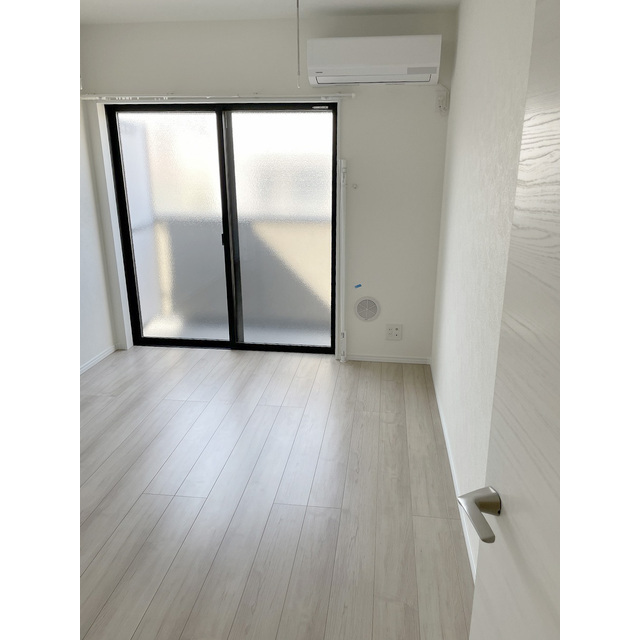 CALME301号室 白を基調とした明るい室内