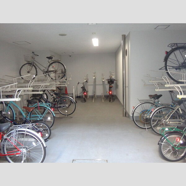 カスタリア住吉 駐輪場