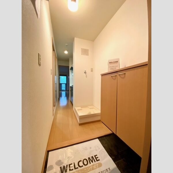 ロカ・パインハイツ 203号室玄関