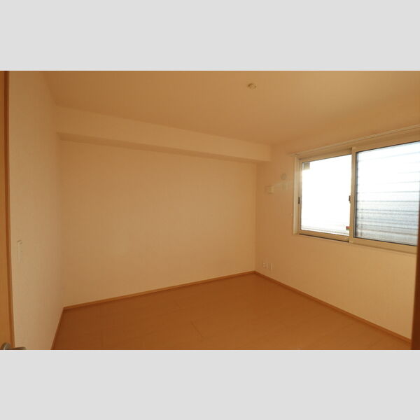 ロイヤルコート　B302号室 洋室